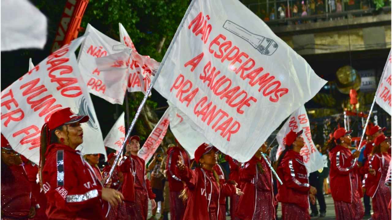 Viradouro entrega flores em vida ao Mestre Ciça e realiza desfile memorável na Sapucaí | Luiza Monteiro/Riotur