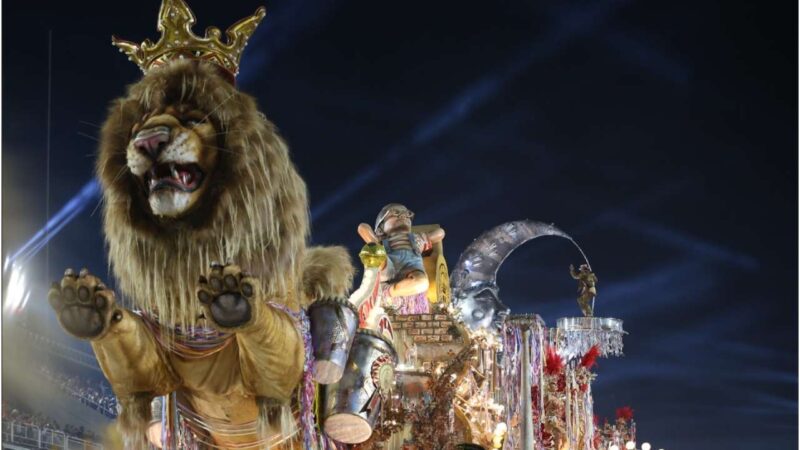 Carnaval 2026: Desfile da Viradouro começa e termina com Ciça pra Cima aos gritos de é campeã do público 