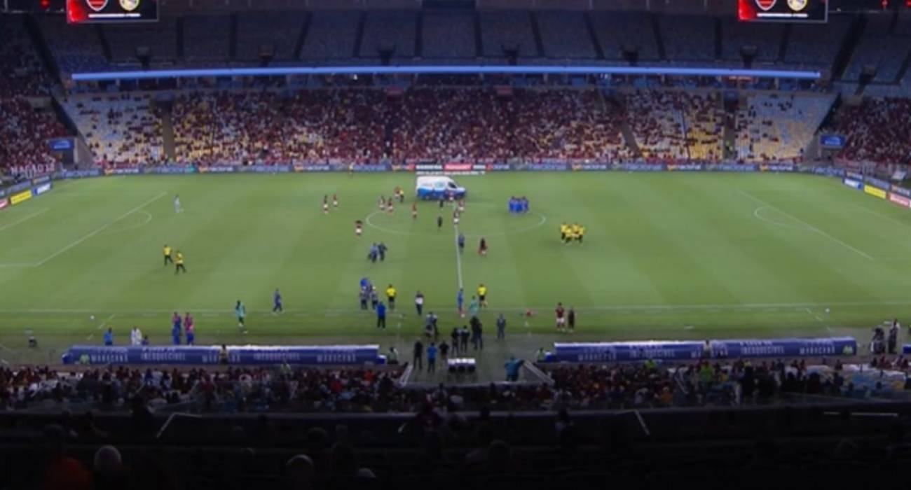 Alexandre Souza recebe atendimento após convulsão no Maracanã