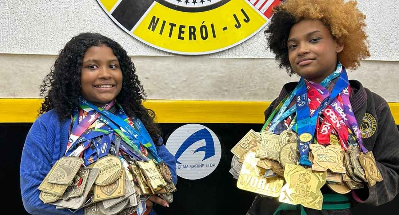 Atletas infantis de jiu-jitsu durante competição internacional Atletas infantis de jiu-jitsu durante competição internacional