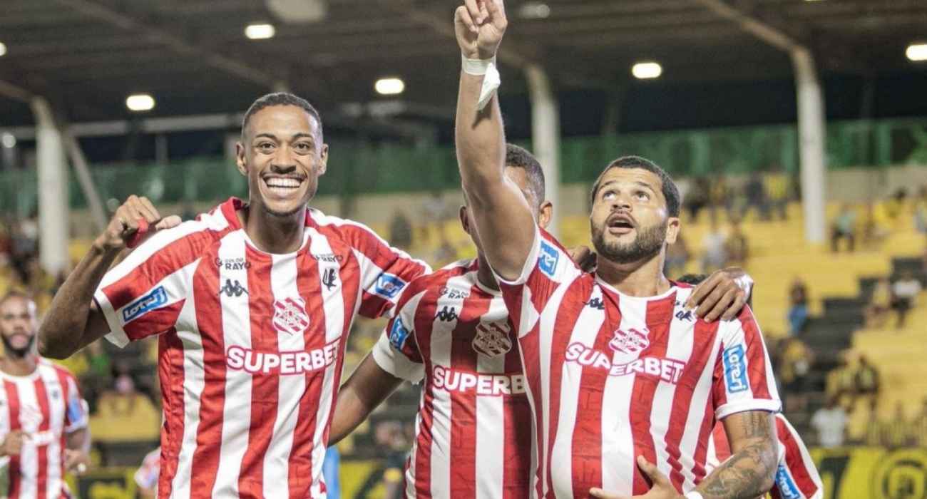 Jogadores do Bangu comemoram classificação para a final da Taça Rio Jogadores do Bangu comemoram classificação para a final da Taça Rio