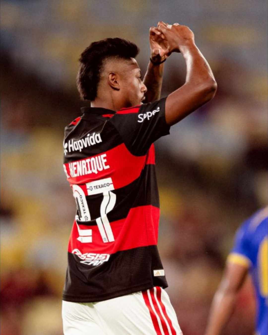 Bruno Henrique comemora gol do Flamengo na goleada sobre o Sampaio Corrêa no Maracanã
