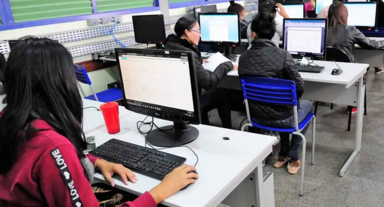 Campus de universidade pública com laboratório de informática