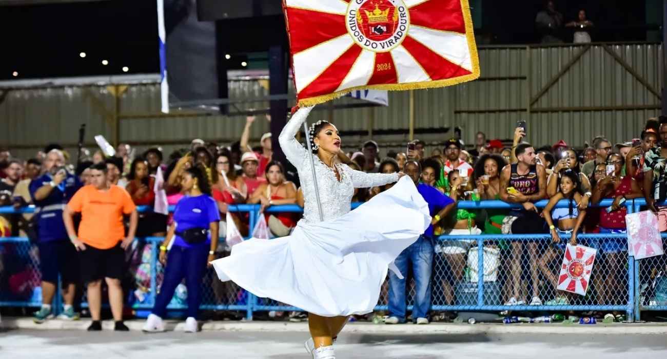 Escolas do Grupo Especial durante ensaio técnico na Sapucaí