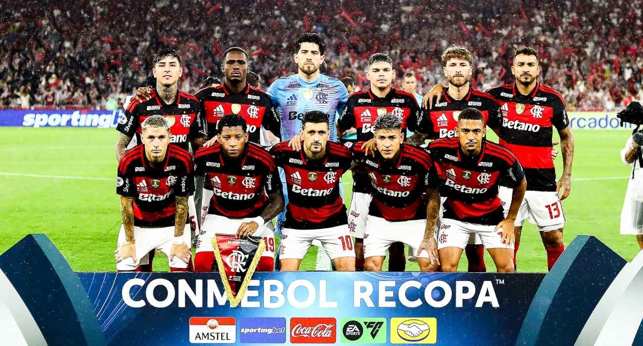 Lanús comemora título da Recopa após vencer o Flamengo no Maracanã