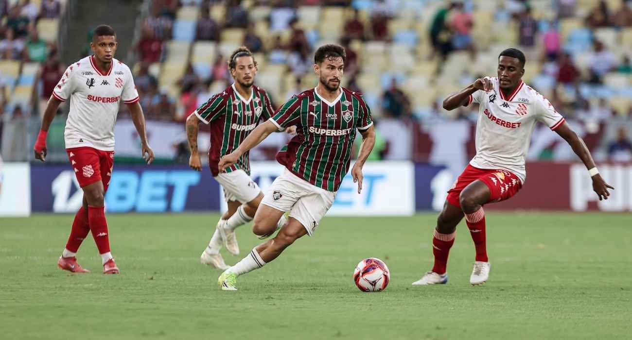 Fluminense vence Bangu e bate recorde no Maracanã