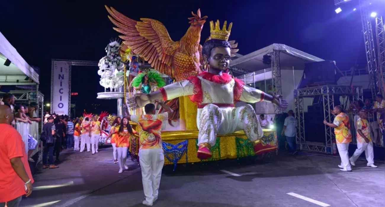 Império de Charitas durante apresentação no Grupo Especial no Carnaval de Niterói 2026
