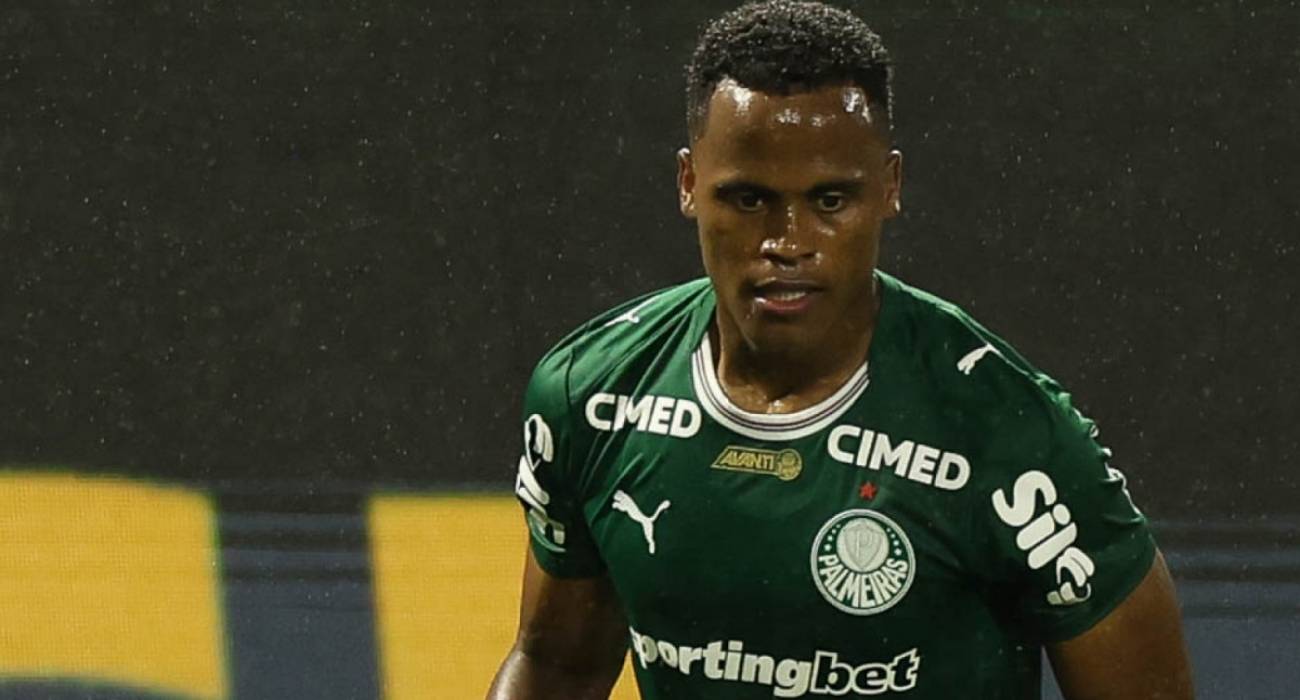 Vitor Roque celebra gols pelo Palmeiras ao lado de Jhon Arias em estreia no Paulistão Vitor Roque celebra gols pelo Palmeiras ao lado de Jhon Arias em estreia no Paulistão