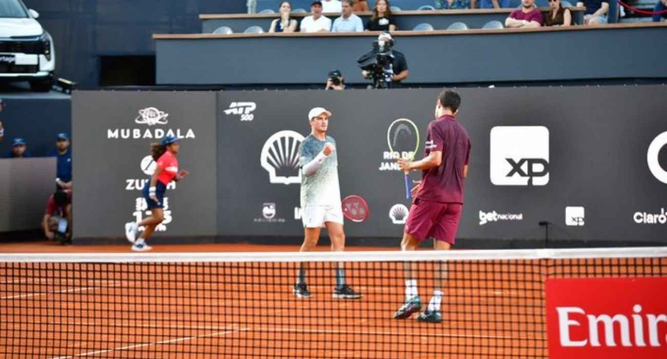 João Fonseca e Marcelo Melo durante estreia no Rio Open 2026