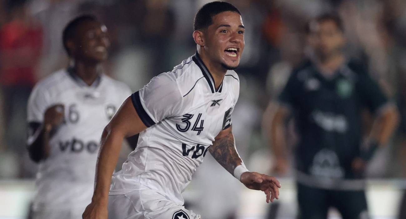 Justino comemora primeiro gol pelo Botafogo contra o Boavista Justino comemora primeiro gol pelo Botafogo contra o Boavista