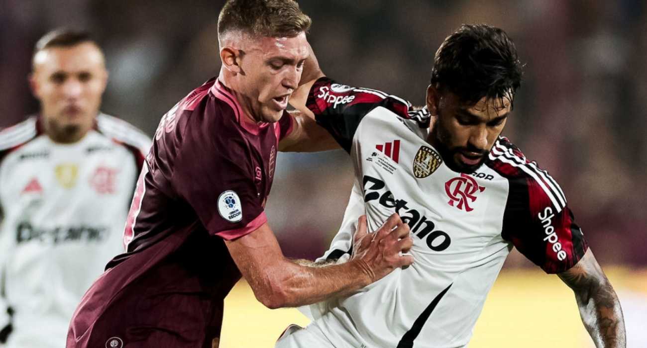 Lucas Paquetá em ação pelo Flamengo na Recopa Sul-Americana