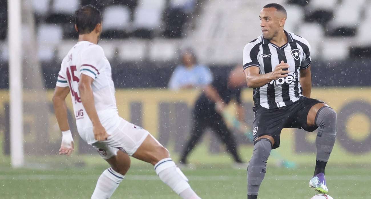 Marçal deixa o gramado lesionado em clássico do Campeonato Carioca Marçal deixa o gramado lesionado em clássico do Campeonato Carioca