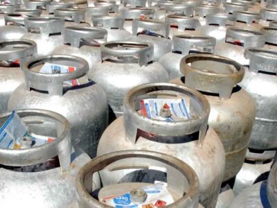 Imagem com dezenas de botijões de gás integram o contexto da notícia sobre o pagamento do gás do povo, no mês de fevereiro de 2026, que começa nesta segunda-feira, 23/02 | Agência Brasil