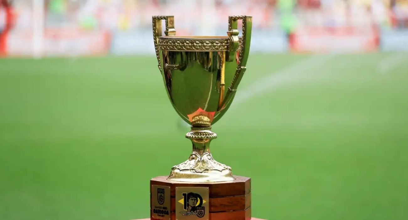 Jogadores de Flamengo e Botafogo em clássico pelo Campeonato Carioca