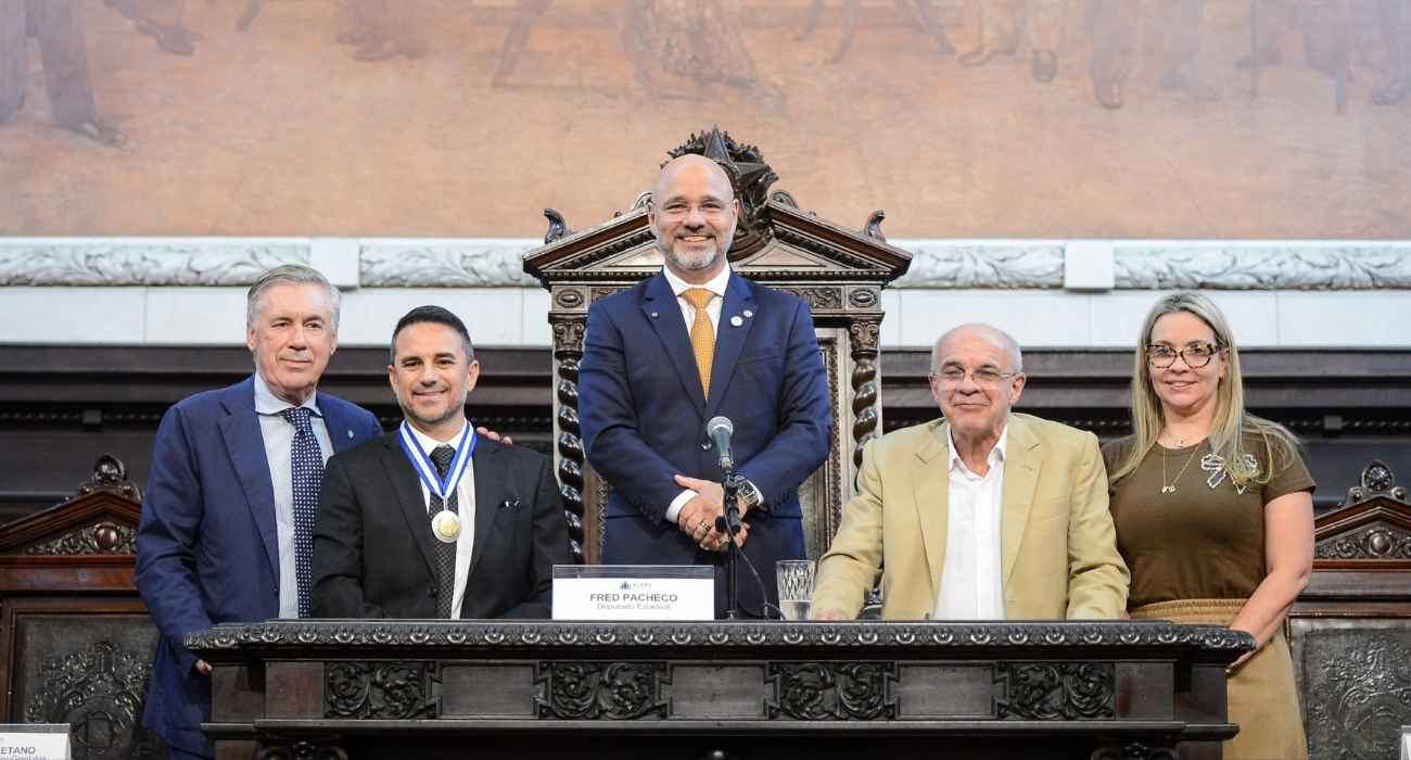 Rodrigo Caetano recebe Medalha Tiradentes no Palácio Tiradentes Rodrigo Caetano recebe Medalha Tiradentes no Palácio Tiradentes
