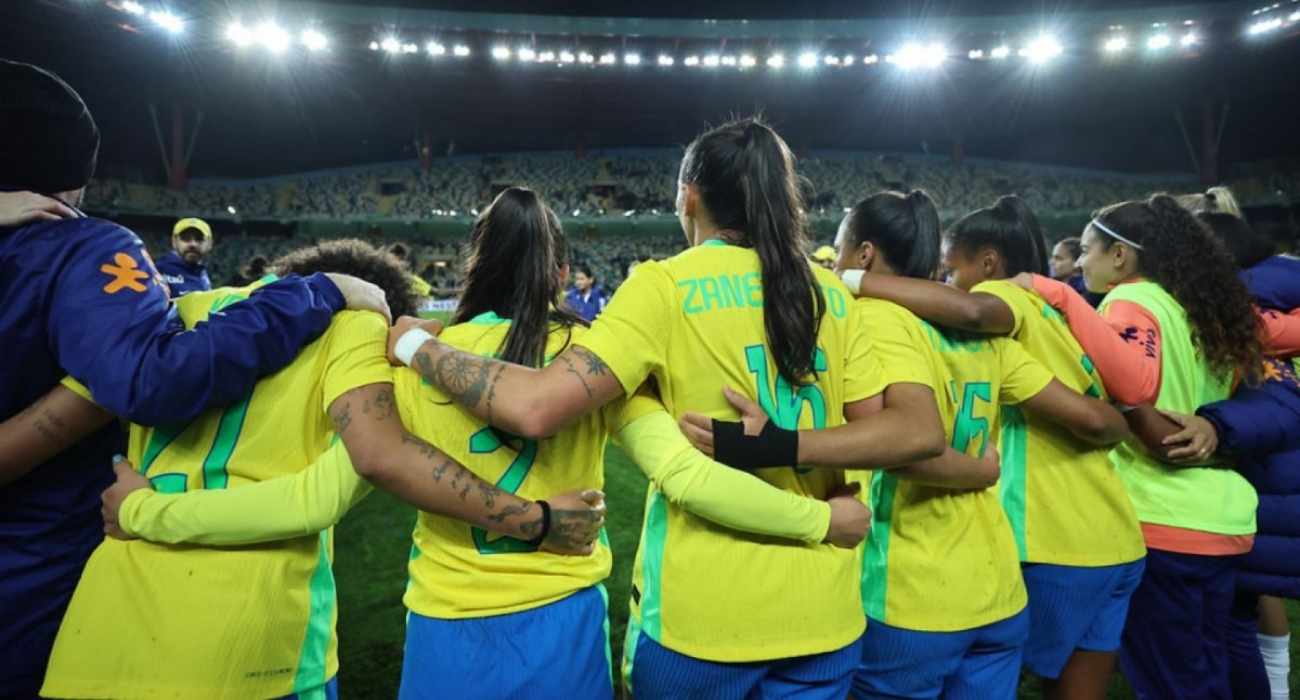 Jogadoras da seleção feminina do Brasil durante treinamento Jogadoras da seleção feminina do Brasil durante treinamento