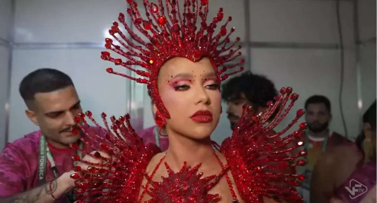 Virginia Fonseca se prepara para desfilar pela Grande Rio em live na Twitch Virginia Fonseca se prepara para desfilar pela Grande Rio em live na Twitch