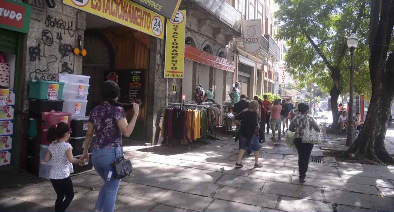 Comércio varejista registra crescimento em 2025, aponta IBGE