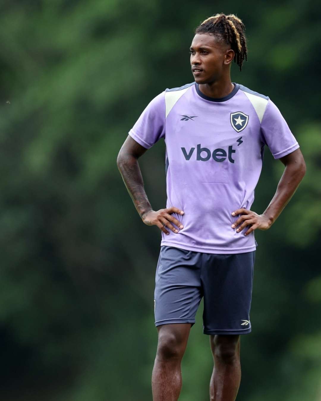 Ythallo em treinamento pelo Botafogo antes do clássico