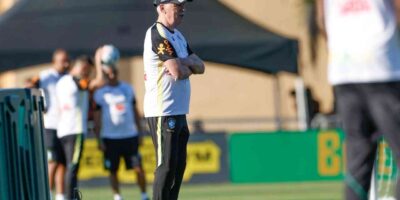 Carlo Ancellotti ainda tem dúvida sobre quem será o companheiro de zaga de Léo Pereira no amistoso contra a França. Foto: Rafael Ribeiro/CBF.