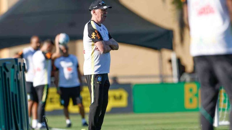 Carlo Ancellotti ainda tem dúvida sobre quem será o companheiro de zaga de Léo Pereira no amistoso contra a França. Foto: Rafael Ribeiro/CBF.