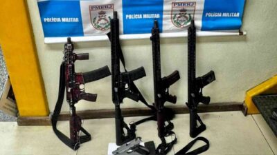 PM apreendeu quatro fuzis na operação no Fonseca. Foto: Divulgação/PM.