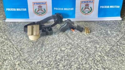 A Polícia Militar prendeu o suspeito com uma pistola e munições. Foto: Divulgação/Polícia Militar.