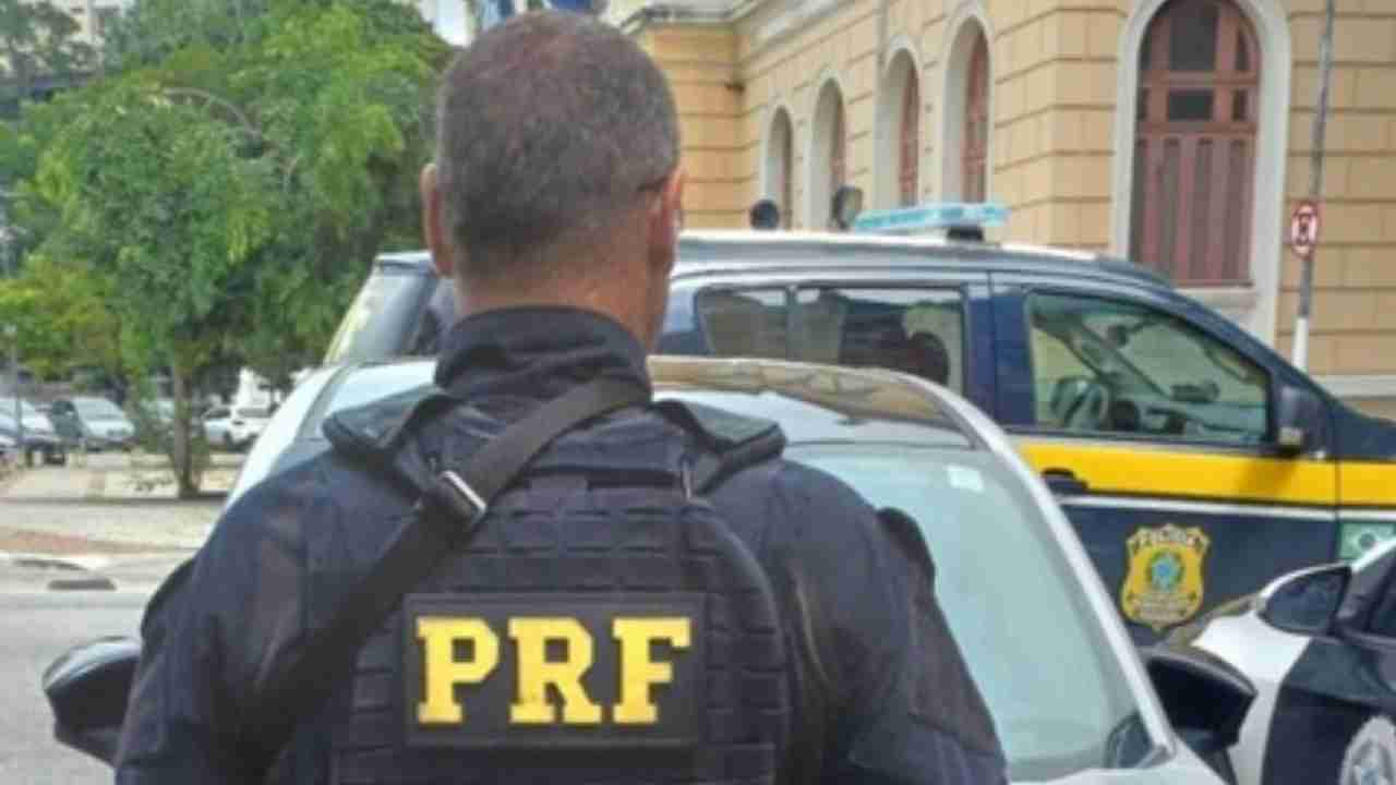 Polícia Rovoviária Federal recupera carro roubado em 2025. Foto: Divulgação/PRF.