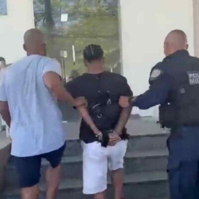 Traficante TH é levado à delegacia de Jurujuba. Foto: Divulgação/Polícia Civil.