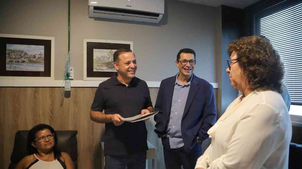 Prefeito Rodrigo Neves visita clínica parceira do programa Fila Zero. Foto: Evelen Gouveia.