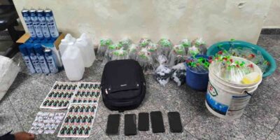 A equipe do Segurança Presente aprendeu com o trio material para endolação de drogas no Sapê. Foto: Divulgação//PM.