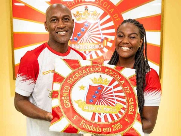 União de Maricá definiu o mestre-sala Luiz Augusto, o Gugu, e a porta-bandeira Lais Lucia como o terceiro casal para o carnaval do ano que vem. Foto: Ney Júnior.