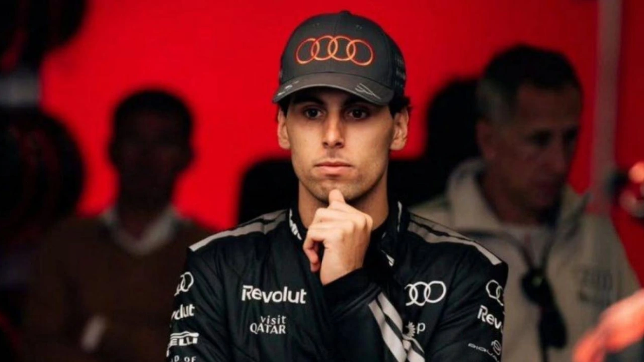 Carro da Audi na Fórmula 1 durante treino no circuito de Suzuka