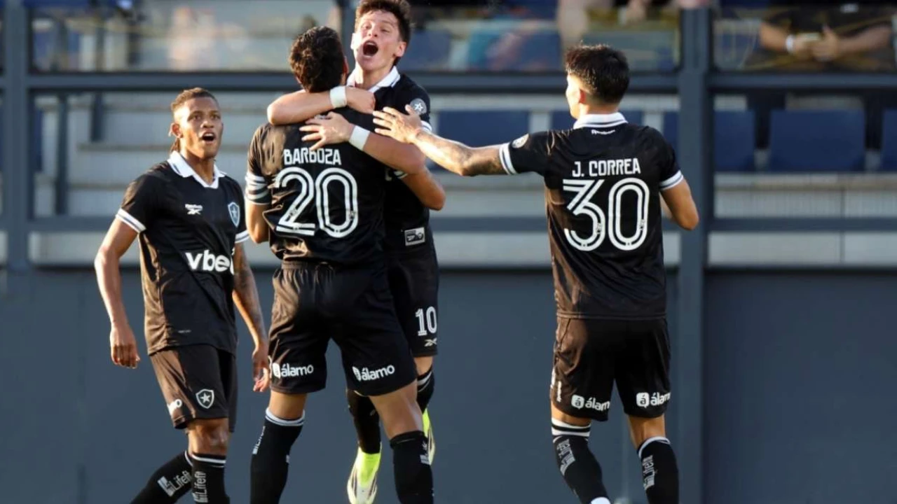 Jogadores do Botafogo comemoram gol contra o Bragantino Jogadores do Botafogo comemoram gol contra o Bragantino