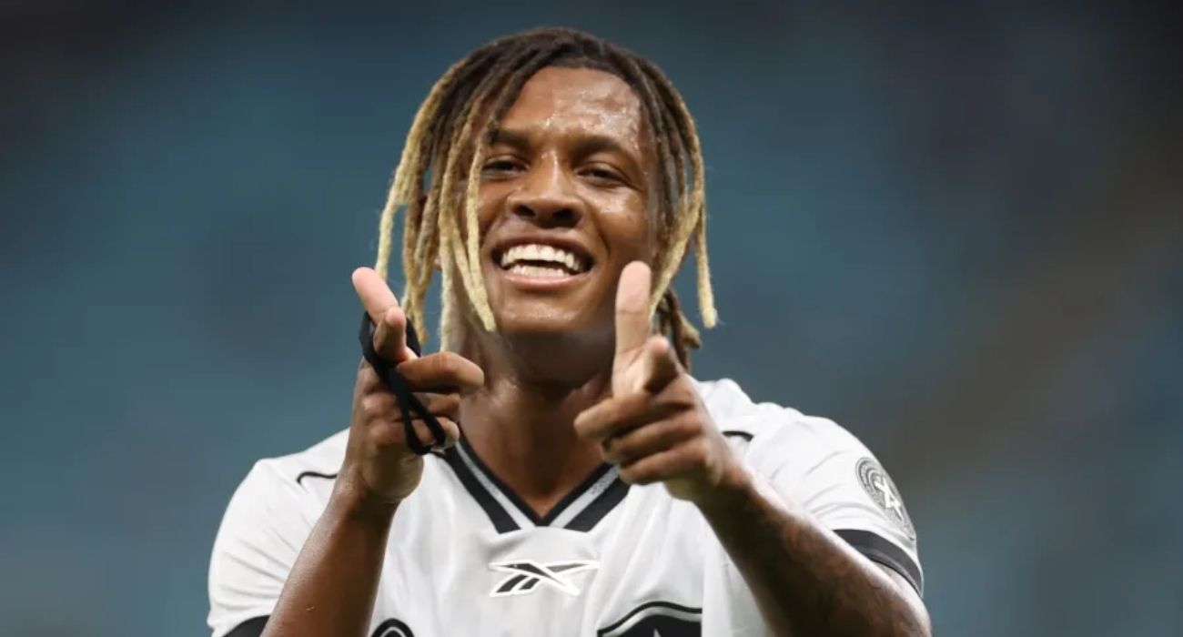 Jogadores de Botafogo e Bangu em disputa de bola na final da Taça Rio 2026 no Estádio Nilton Santos