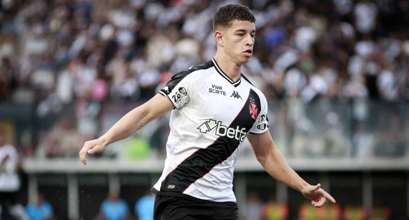 Bruno Lopes, atacante da base do Vasco, durante treinamento