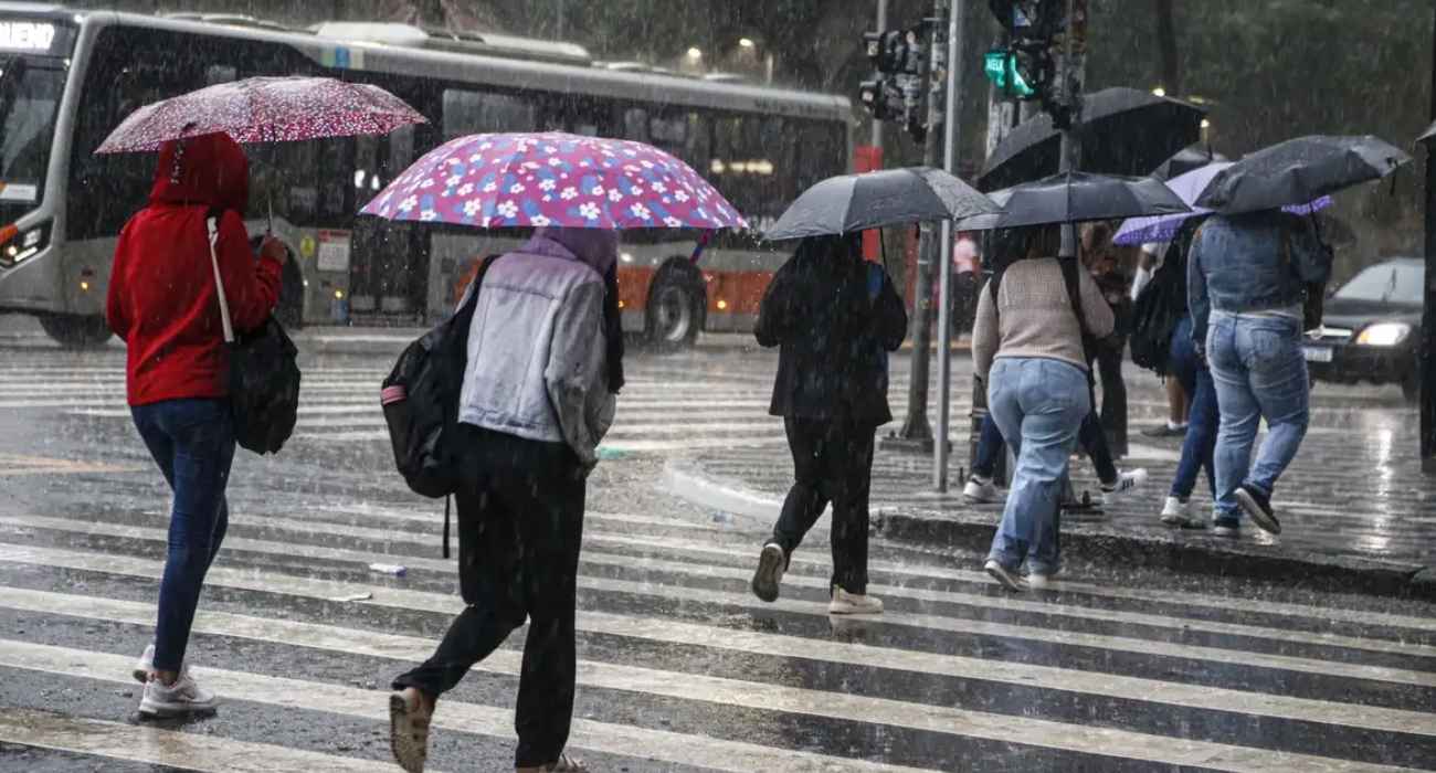 Previsão do clima tempo mostra sol entre nuvens em São Paulo Previsão do clima tempo mostra sol entre nuvens em São Paulo