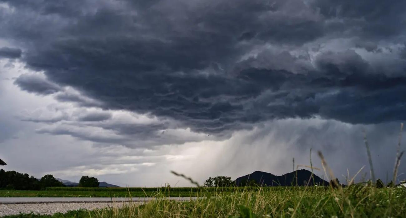 Chuva e nuvens carregadas no clima tempo São Paulo