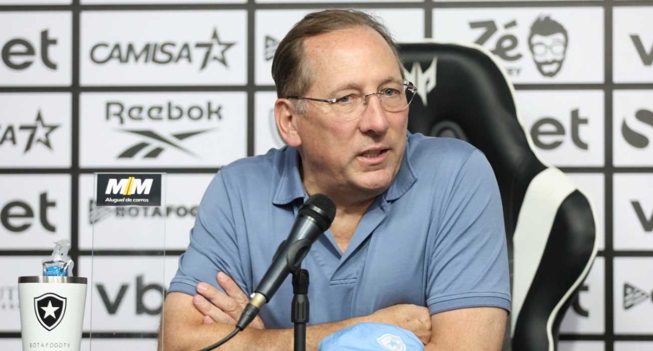 Jogadores do RWDM Brussels durante partida da segunda divisão belga