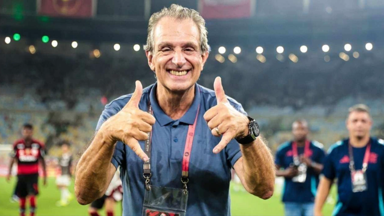 Delegação do Flamengo embarcando em voo fretado para partida fora do Rio