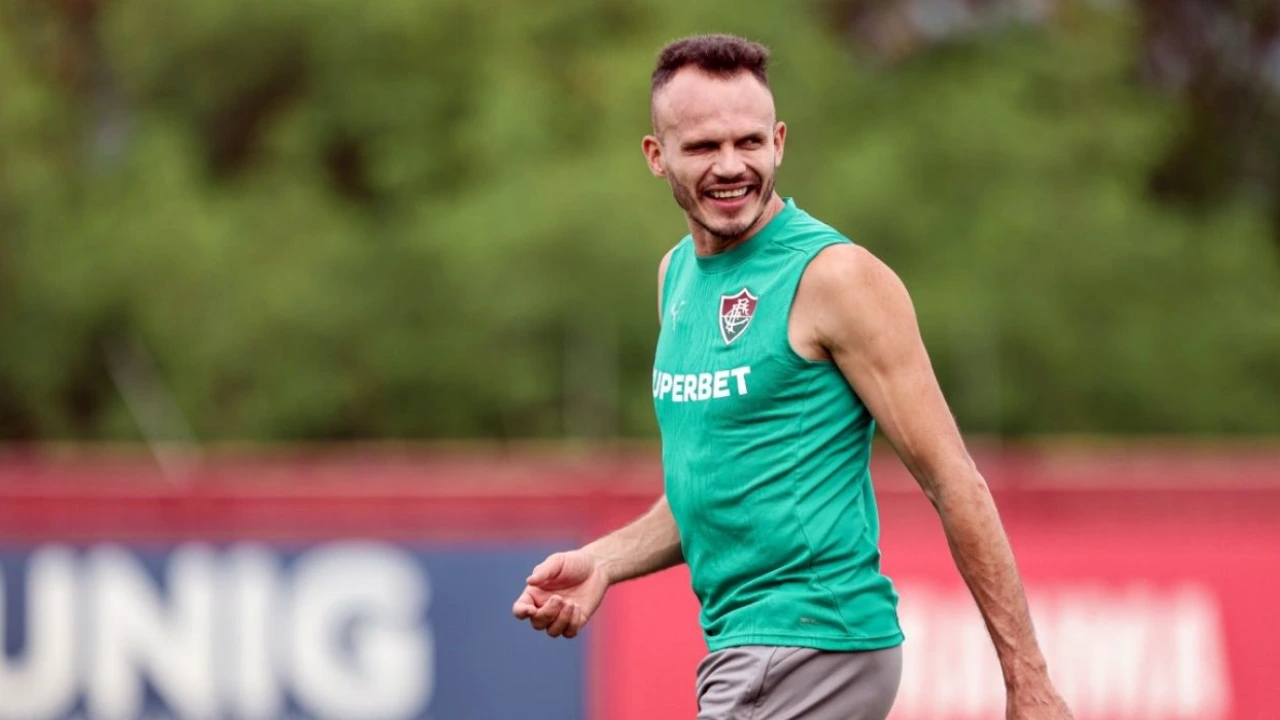 Renê em ação pelo Fluminense durante partida oficial