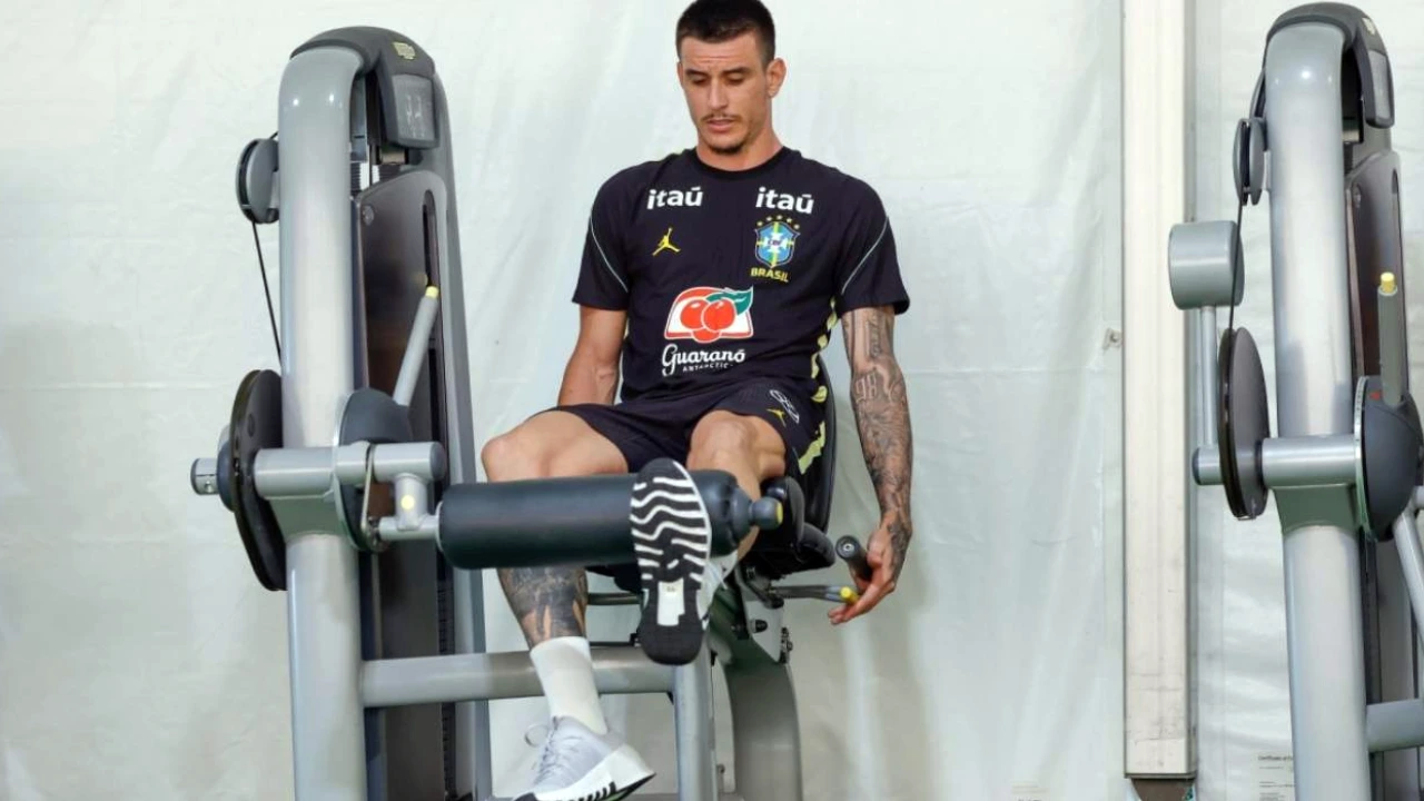 Roger Ibañez durante treino da Seleção Brasileira