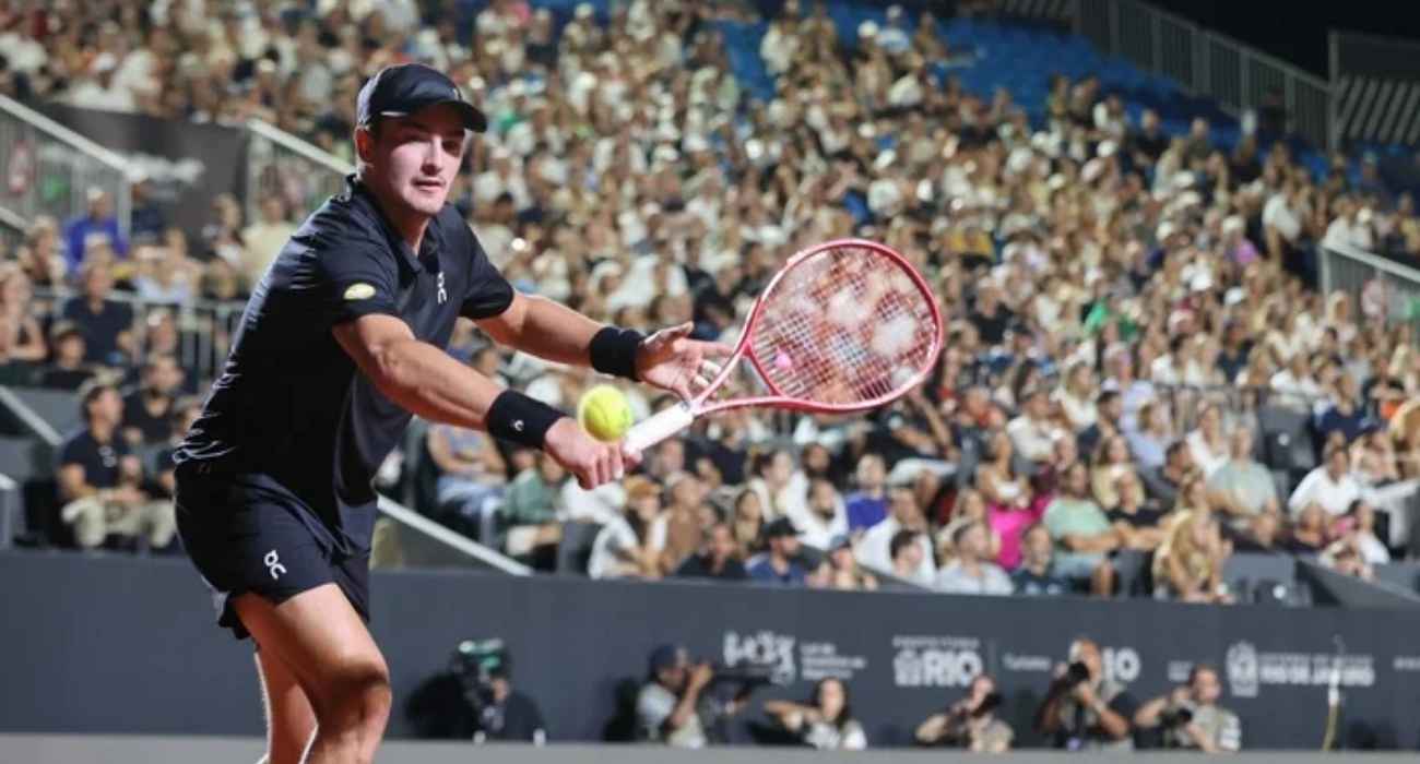 João Fonseca durante partida de tênis no circuito da ATP