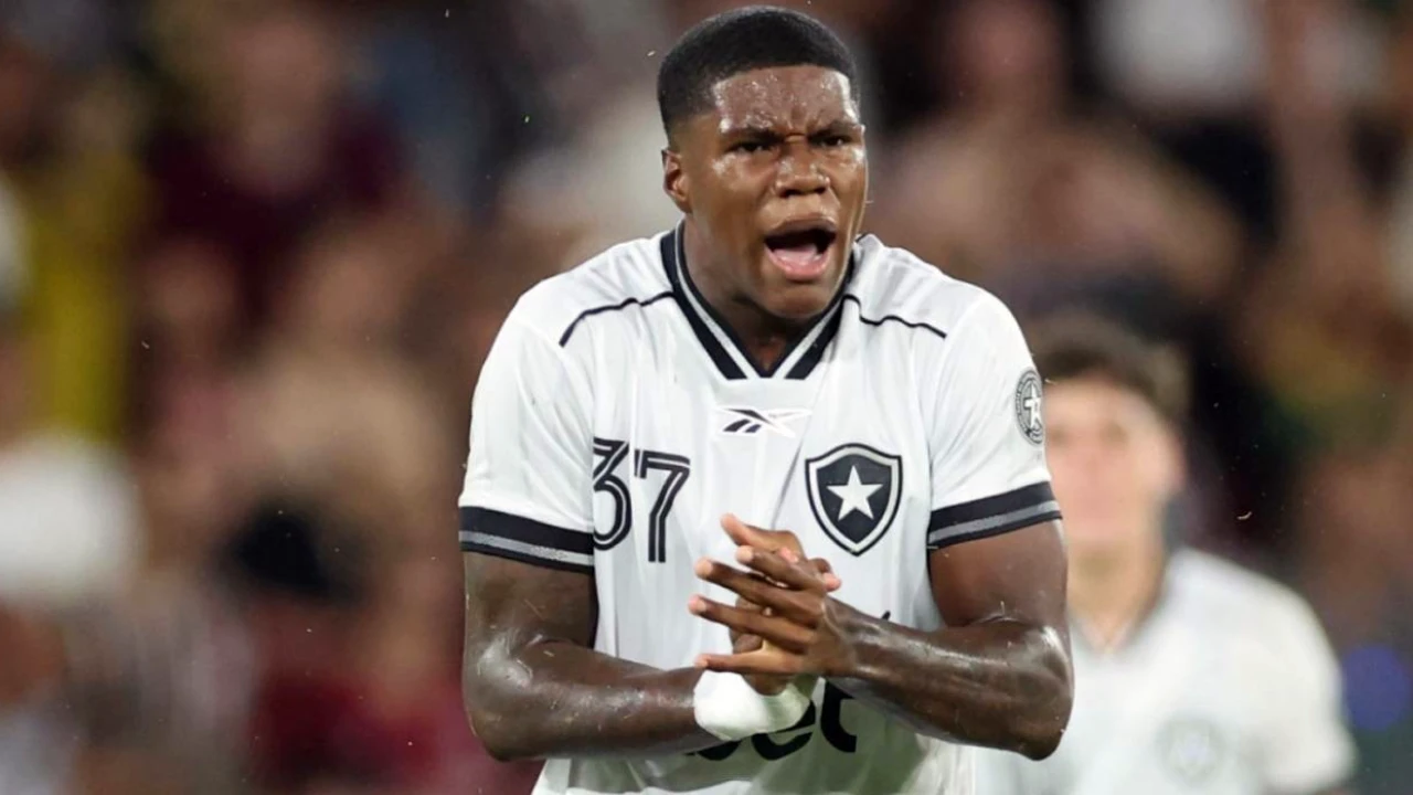 Kadir em ação pelo Botafogo durante partida