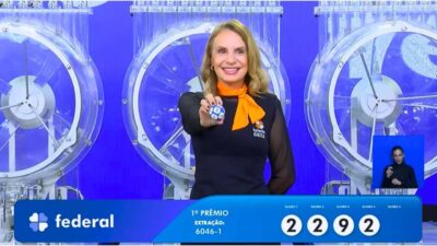 Garota da Sorte apresenta o último número da dezena de milhar do 1º prêmio do Concurso 6046 da Loteria Federal desta quarta-feira, 04/03, completando o resultado que o Folha do Leste publica agora nesta reportagem | Reprodução @CanalCaixa