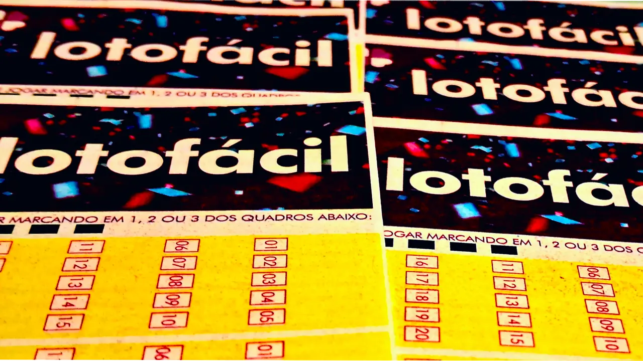 Volantes da modalidade lotérica Lotofácil, que em seu concurso 3627, nesta quarta-feira, 04/03, teve 5 apostas ganhadoras após apuração do resultado com rateio dos prêmios | Enzo Carvalho/Folha do Leste
