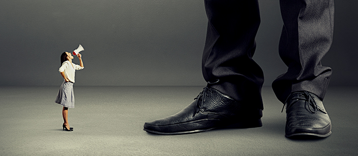 Saiba quem pode ouvir de verdade as vítimas de violência e onde, para que as mulheres deixem de se sentir conforme a foto mostra: menores | reprodução