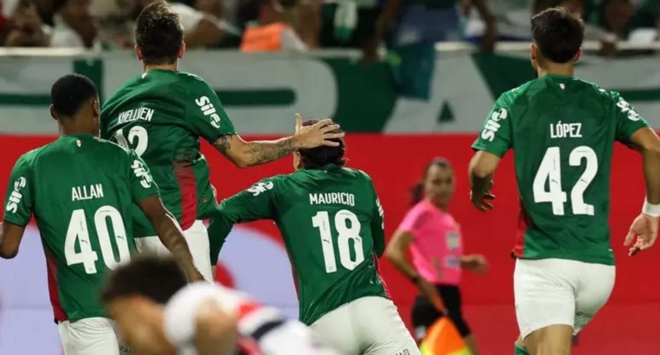 Jogadores de Palmeiras e Novorizontino em campo pela final do Campeonato Paulista 2026 Jogadores de Palmeiras e Novorizontino em campo pela final do Campeonato Paulista 2026