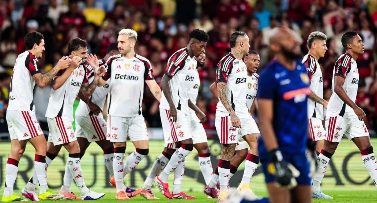 Torcedores do Flamengo protestam no Maracanã após goleada