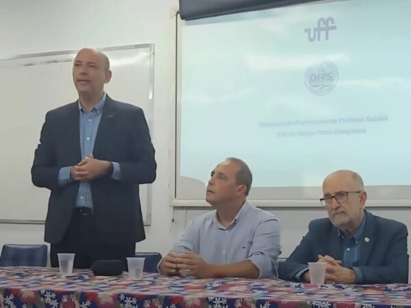 Waldeck_participa_de_simpósio_na_UFF(Divulgação).webp